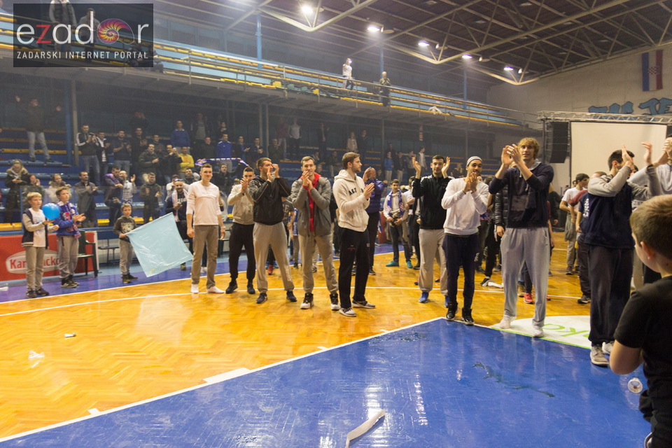 Humanitarno gledanje utakmice Zadar-Cibona (85-84) u Jazinama Humanitarno gledanje utakmice Zadar-Cibona (85-84) u Jazinama