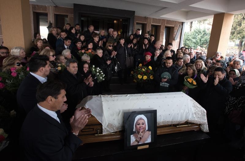 Skopje: Na posljednji počinak ispraćena Esma Redžepova Skopje: Na posljednji počinak ispraćena Esma Redžepova