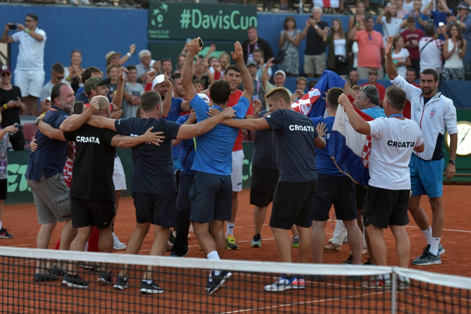 Slavlje hrvatskih tenisača nakon pobjede nad SAD-om Slavlje hrvatskih tenisača nakon pobjede nad SAD-om