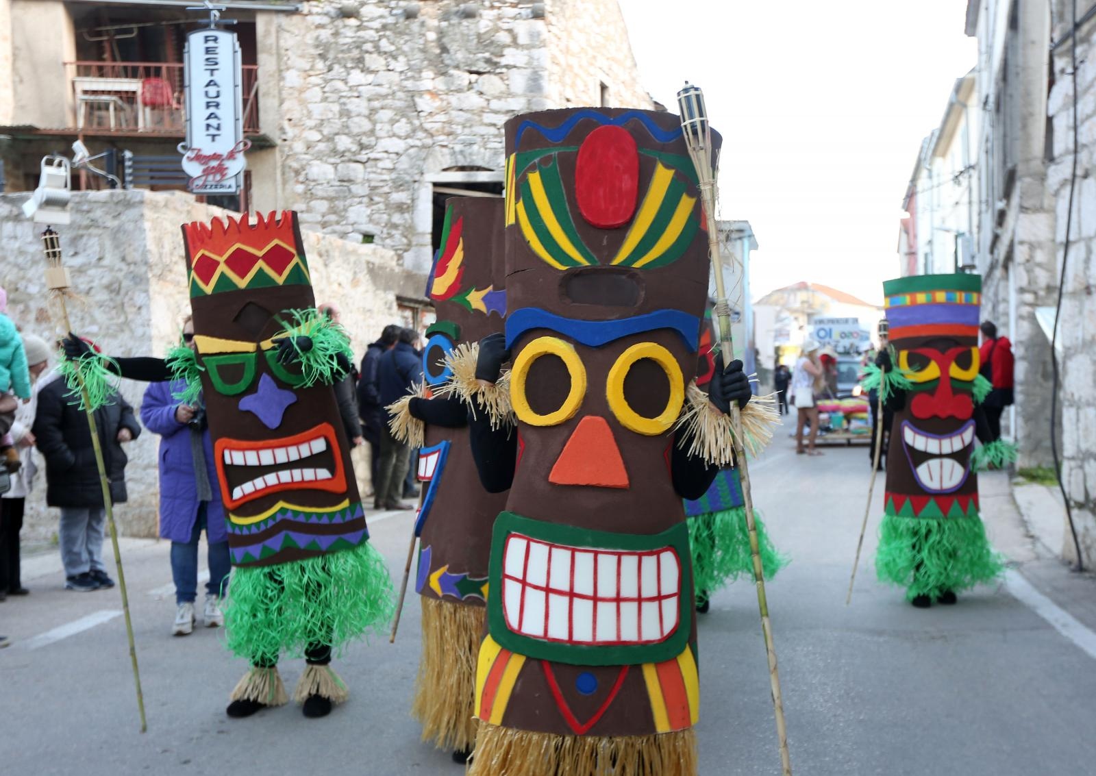 Murter: Maškarana povorka Velike Bake