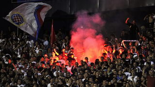 Zagreb, 220513.
Stadion Maksimir.
Finale Hrvatskog kupa, uzvratna utakmica Lokomotiva – Hajduk.
Na slici: navijaci Hajduka, Torcida, bakljada.
Foto: Boris Kovacev / CROPIX Zagreb, 220513.
Stadion Maksimir.
Finale Hrvatskog kupa, uzvratna utakmica Lokomotiva – Hajduk.
Na slici: navijaci Hajduka, Torcida, bakljada.
Foto: Boris Kovacev / CROPIX