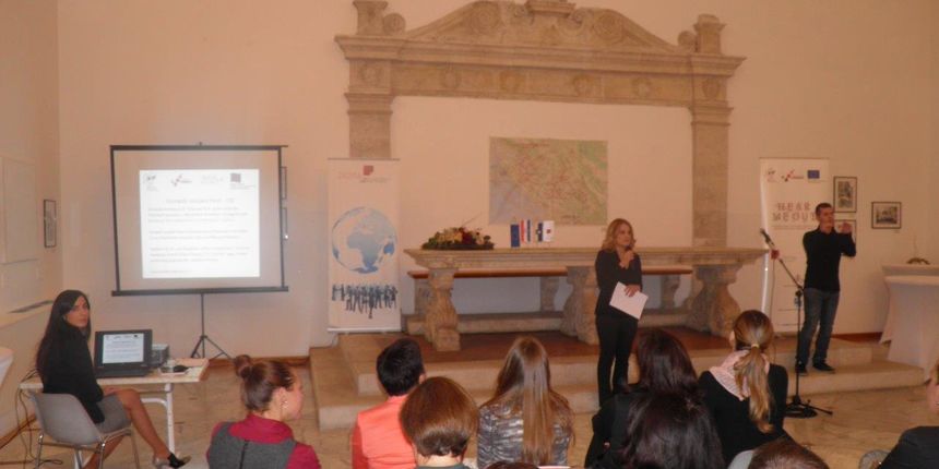 Okrugli stol, ostecenje sluha, foto:Promo Okrugli stol, ostecenje sluha, foto:Promo