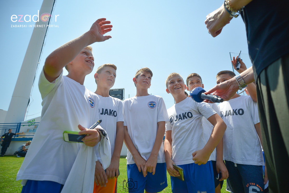 Zadarska vatrena četvorka na Stanovima se družila s mladim zadarskim nogometašima Zadarska vatrena četvorka na Stanovima se družila s mladim zadarskim nogometašima