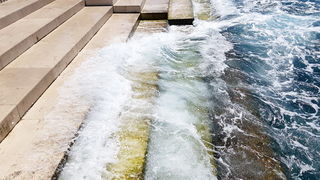 Guštanje u valovima i glazbi Morskih orgulja, a sliku je upotpunio jedrenjak Club Med 2. Foto: Mladen Malik Guštanje u valovima i glazbi Morskih orgulja, a sliku je upotpunio jedrenjak Club Med 2. Foto: Mladen Malik