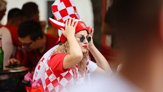 Navijači prate utakmicu Hrvatska – Engleska