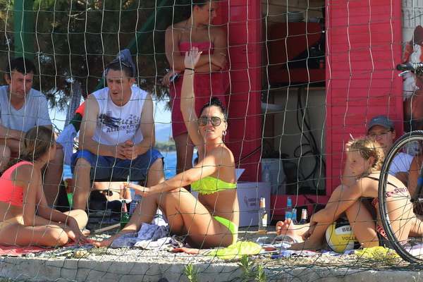 Na plaži Punta u Bibinjama održan 6. Memorijalni turnir u odbojci na pijesku za Tomislav Sikirića – Siku. Foto: Leo Banić Na plaži Punta u Bibinjama održan 6. Memorijalni turnir u odbojci na pijesku za Tomislav Sikirića – Siku. Foto: Leo Banić