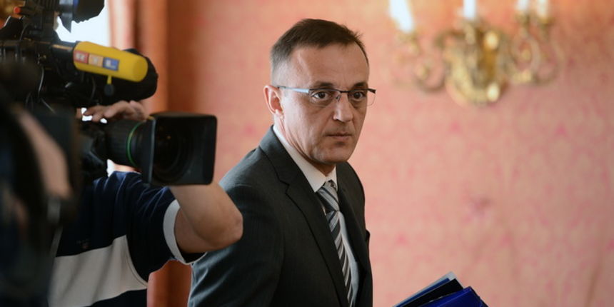 Zagreb, 250413.
Markov trg.
U Banskim dvorima odrzana je redovita sjednica Vlade republike Hrvatske.
Na fotografiji: Tihomir Jakovina.
Foto: Goran Mehkek / CROPIX Zagreb, 250413.
Markov trg.
U Banskim dvorima odrzana je redovita sjednica Vlade republike Hrvatske.
Na fotografiji: Tihomir Jakovina.
Foto: Goran Mehkek / CROPIX