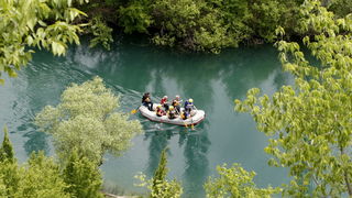 Obrovac, 300411.
6. hrvatska rafting regata Zrmanja 2011. ove godine odrzana je 29. i 30. travnja na rijeci Zrmanji. Organizator regate je Riva rafting centar d.o.o., putnicka agencija iz Obrovca, a suorganizatori su Hrvatski kajakaski savez, Hrvatska tur