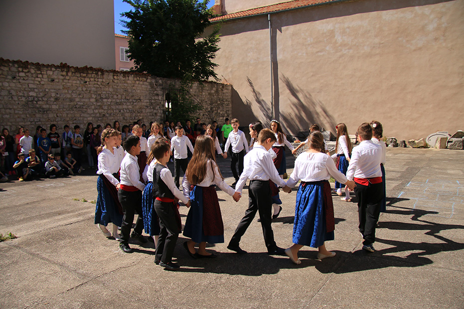 OŠ Zadarski otoci: “Igrajmo se igrajmo-igre dida moga”