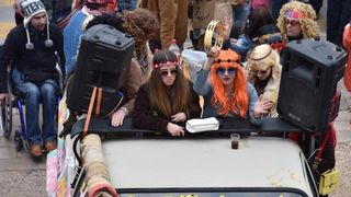 Karnevalska povorka okupila se na parkiralistu kod ‘Ljepotice’ a potom je krenula prema sredisnjem gradskom Trgu. Photo: Dino Stanin/PIXSELL