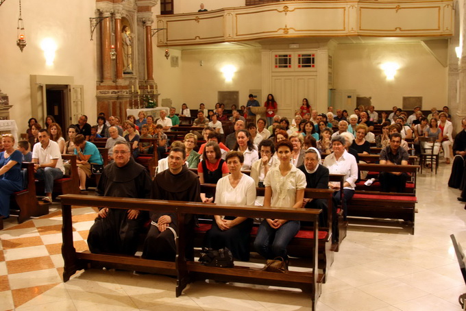 Sv. Frane: Predstavljanje CD-a zbora bogoslova Franjevačke provincije Sv. Frane: Predstavljanje CD-a zbora bogoslova Franjevačke provincije