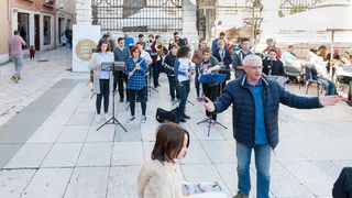 Jer glazba pokreće: Gradska glazba i puhači GB škole Bersa na Narodnom trgu Jer glazba pokreće: Gradska glazba i puhači GB škole Bersa na Narodnom trgu