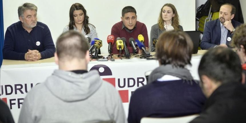 Zagreb – Udruga Franak odrzala konferenciju zbog rasta svicarskog franka te zatrazila od Vlade da pomogne gradjanima koji su na rubu bankota zbog kredita u svicarcima. Jurica Dobrinic, Martina Srcer Ilic, Denis Smajlo, Katarina Lucic, Ivan Lovrinovic. Pho