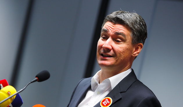 Zagreb, 250911.Iblerov trg.13. sjednica glavnog odbora SDP-a.Uvodnu rijec na odboru rekao je Zoran Milanovic, predsjednik stranke.Foto: Goran Mehkek / CROPIX