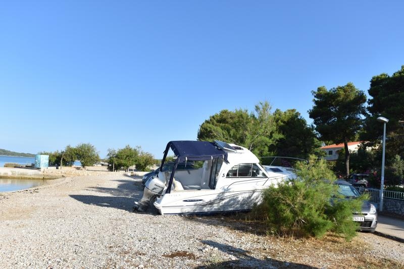 Pijan gliserom izletio na šibensku plažu Jadrija