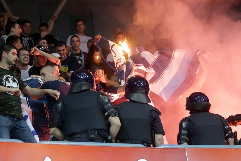 Intervencija policije na tribini s navijačima Zadra na utakmici Cibone i Zadra (80-71). Photo: Goran Stanzl/PIXSELL Intervencija policije na tribini s navijačima Zadra na utakmici Cibone i Zadra (80-71). Photo: Goran Stanzl/PIXSELL