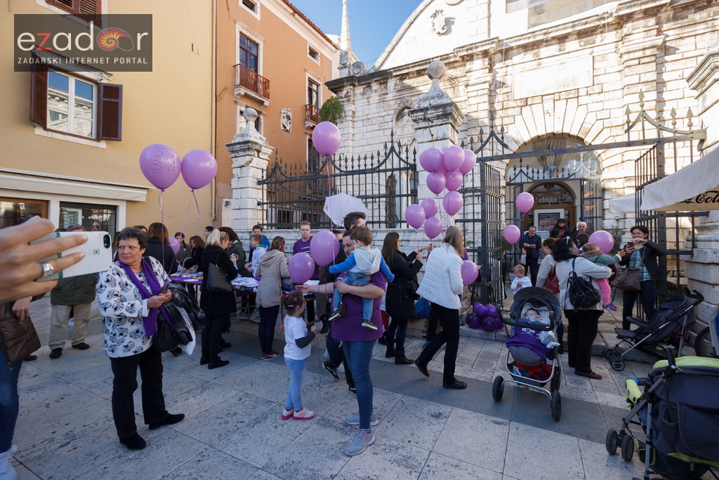 Zadarski Palčići pustili u zrak stotine ljubičastih balona