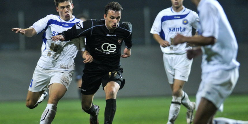 Zagreb, 221010.
Stadion u Kranjcevicevoj.
Utakmica 12. kola 1. T-com HNL: NK Hrvatski Dragovoljac i NK Zadar.
Na slici: Leopold Novak (Dragovoljac) i Toni Pezo (Zadar).
Foto: Boris Kovacev / CROPIX Zagreb, 221010.
Stadion u Kranjcevicevoj.
Utakmica 12. kola 1. T-com HNL: NK Hrvatski Dragovoljac i NK Zadar.
Na slici: Leopold Novak (Dragovoljac) i Toni Pezo (Zadar).
Foto: Boris Kovacev / CROPIX