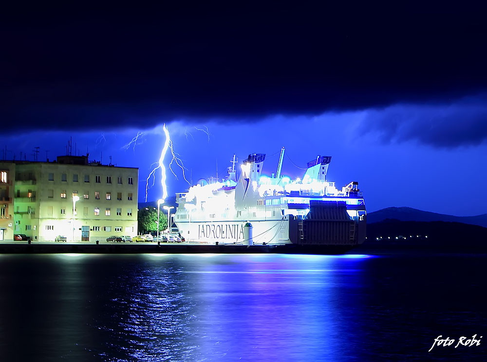 Grmljavinsko nevrijeme 11. rujna 2013. Foto: Roberto Lerga Grmljavinsko nevrijeme 11. rujna 2013. Foto: Roberto Lerga