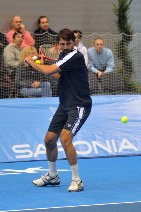 Osijek, 091210.
U osjeckoj dvorani Gradski vrt odigrava se humanitarni teniski spektakl, odnosno dvoboj Gorana Ivanisevica i Ivana Ljubicica. Cilj cijele manifestacije je humanitarnog karaktera. Prikupljena sredstva ici ce za pomoc pri lijecenju hrvatsko Osijek, 091210.
U osjeckoj dvorani Gradski vrt odigrava se humanitarni teniski spektakl, odnosno dvoboj Gorana Ivanisevica i Ivana Ljubicica. Cilj cijele manifestacije je humanitarnog karaktera. Prikupljena sredstva ici ce za pomoc pri lijecenju hrvatsko