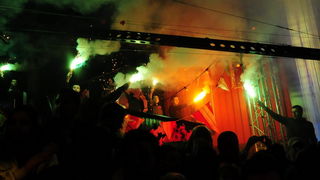 Beograd, 130311.
Nova sezona regionalnog reality show-a Big Brotheru cijoj kuci sudjeluju stanari iz Hrvatske, Makedonije, Srbije, Crne Gore te Bosne i Hercegovine. Stanari su smjesteni u Pionirskom gradu na Kostunjaku.
Na fotografiji: dolazak stanara. Beograd, 130311.
Nova sezona regionalnog reality show-a Big Brotheru cijoj kuci sudjeluju stanari iz Hrvatske, Makedonije, Srbije, Crne Gore te Bosne i Hercegovine. Stanari su smjesteni u Pionirskom gradu na Kostunjaku.
Na fotografiji: dolazak stanara.