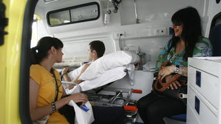 Split, 070611.
Nogometas Drago Gabric napustio je Odjel neurokirurgije KBC-a Split nesto poslije sedam sati i u pratnji majke Milene, sestre blizanke Paskvaline i kuma otputovao na oporavak u Krapinske toplice vozilom hitne pomoci, kojim je upravljao Drag Split, 070611.
Nogometas Drago Gabric napustio je Odjel neurokirurgije KBC-a Split nesto poslije sedam sati i u pratnji majke Milene, sestre blizanke Paskvaline i kuma otputovao na oporavak u Krapinske toplice vozilom hitne pomoci, kojim je upravljao Drag