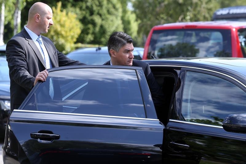 Izaslanstvo SDP-a položilo vijence prvom predsjedniku stranke Ivici Račanu Izaslanstvo SDP-a položilo vijence prvom predsjedniku stranke Ivici Račanu