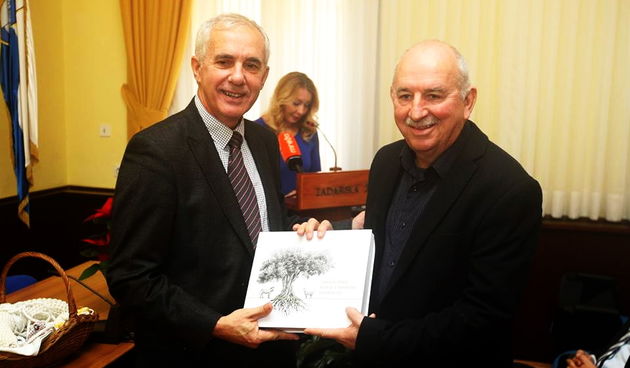 Župan Stipe Zrilić i nagrađeni Nedjeljko Jusup