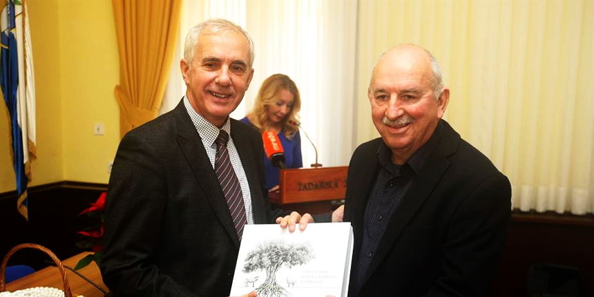 Župan Stipe Zrilić i nagrađeni Nedjeljko Jusup Župan Stipe Zrilić i nagrađeni Nedjeljko Jusup