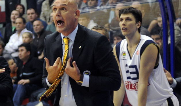 Zagreb, 281010.
Kosarkaski centar Drazen Petrovic, Euroliga, susret KK Cibona i Fenerbahce.
Na slici: Neven Spahija, Marko Tomas.
Foto: Damir Krajac / CROPIX
