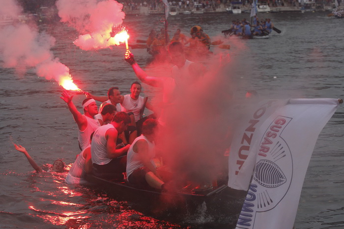 Ploce, 140810
13. Maraton ladja na Neretvi od Metkovica do Ploca.
Na slici cilj maratona u Plocama, pobjednici Gusar iz Komina prolaze kroz cilj
Foto: Ivo Ravlic / CROPIX