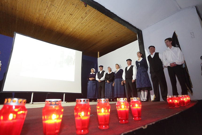 Bibinje: Predstavljena knjiga “Bitka za Vukovar” Damira Plavšića. Foto: Leo Banić Bibinje: Predstavljena knjiga “Bitka za Vukovar” Damira Plavšića. Foto: Leo Banić