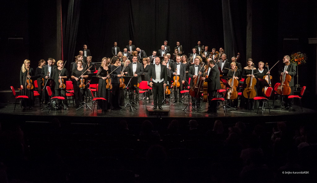 Simfonijski orkestar HRT-a pod ravnjanjem Enrica Dinda otvorio koncertnu sezonu u Zadru Simfonijski orkestar HRT-a pod ravnjanjem Enrica Dinda otvorio koncertnu sezonu u Zadru