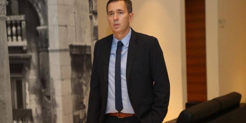 Pomocnik ministra turizma Robert Pauletic dao je izjavu za medije u vezi natpisa o njemu posljednjih dana. Photo: Ivo Cagalj/PIXSELL