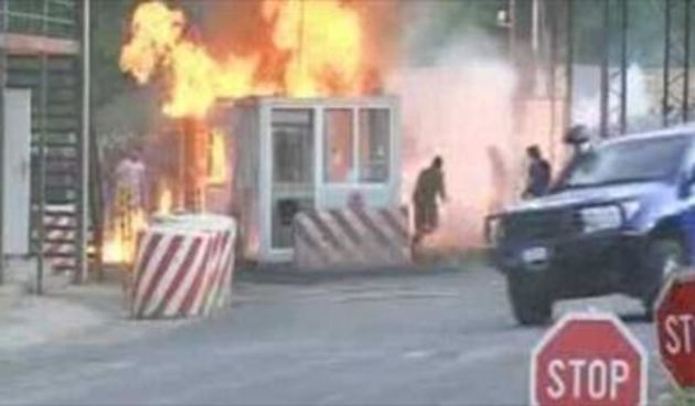 Kosovo: prijelaz Jarinje zapaljen. Srbi pucali na hrvatske helikoptere, foto: RTS