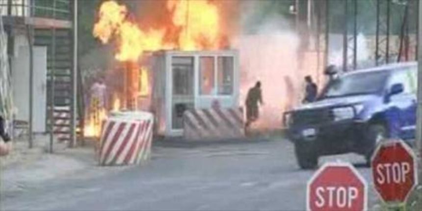 Kosovo: prijelaz Jarinje zapaljen. Srbi pucali na hrvatske helikoptere, foto: RTS