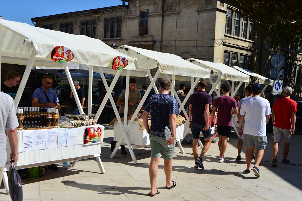 9. Festival smokava: Sajam na Trgu pet bunara