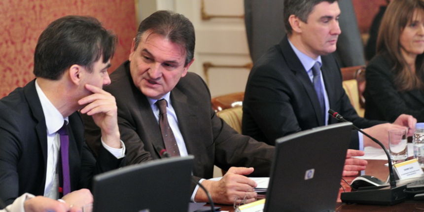 Zagreb, 291211.Markov trg, Banski dvori.?Prva sjednica nove Vlade Republike Hrvatske. Na otvorenom dijelu sjednice donijet ce se Uredba o nacelima za unutarnje ustrojstvo tijela drzavne uprave i Poslovnik Vlade RH. Na zatvorenom dijelu sjednice Vlada ce Zagreb, 291211.Markov trg, Banski dvori.?Prva sjednica nove Vlade Republike Hrvatske. Na otvorenom dijelu sjednice donijet ce se Uredba o nacelima za unutarnje ustrojstvo tijela drzavne uprave i Poslovnik Vlade RH. Na zatvorenom dijelu sjednice Vlada ce