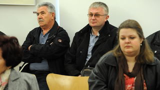 Zadar, 110413.
Zadarski SDP postigao je dogovor s HNS-om o koaliciji i predstavio dr. Ljiljanu Klaric kao zamjenicu gradonacelnickog kandidata Ive Bilica.
SDP na lokalne izbore izlazi u koaliciji sa HNS-om, HSLS-om, DSU i HSZ.
Na fotografiji: bivsi polic Zadar, 110413.
Zadarski SDP postigao je dogovor s HNS-om o koaliciji i predstavio dr. Ljiljanu Klaric kao zamjenicu gradonacelnickog kandidata Ive Bilica.
SDP na lokalne izbore izlazi u koaliciji sa HNS-om, HSLS-om, DSU i HSZ.
Na fotografiji: bivsi polic