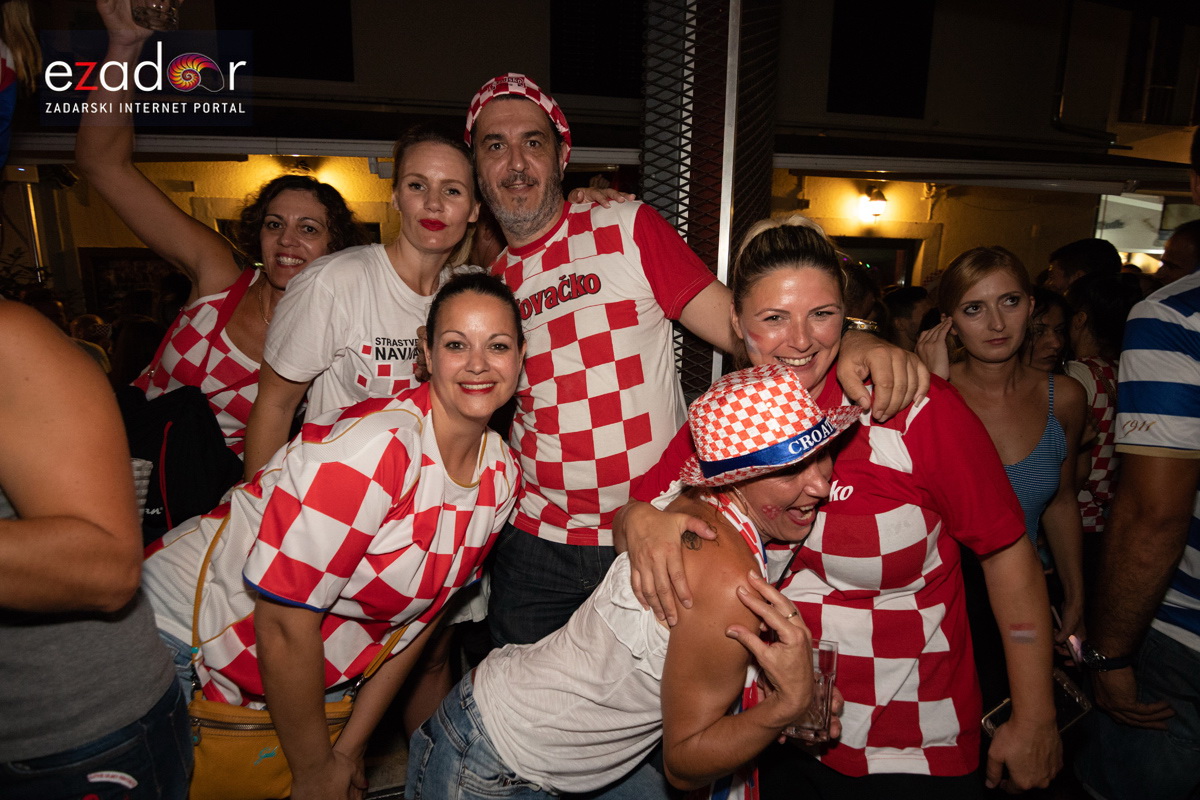 Čudesna noć: Velika fešta ulicama Zadra nakon plasmana Vatrenih u finale SP Čudesna noć: Velika fešta ulicama Zadra nakon plasmana Vatrenih u finale SP