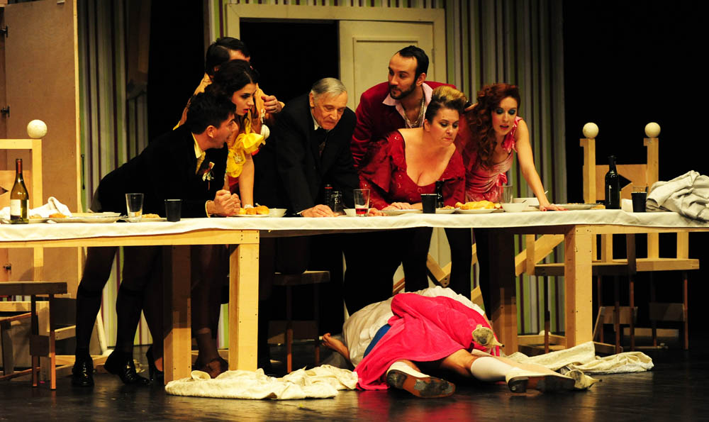 Zadar, 28.01.2013. snimio: Nenad Marčev 
HNK Šibenik 
Drama 
Bertolt Brecht: 
Pir malograđana 
redatelj: Dražen Ferenčina 
igraju: Žarko Potočnjak, Janko Popović – Volarić 
Helena Minić , Robert Ugrina, Vinko Štefanac 
Oriana Kunčić, Franka