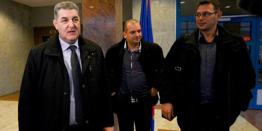 02.12.2014., Zagreb – Delegacija grada Splita dosla je u Ministarstvo znanosti, obrazovanja i sporta na razgovor s ministrom Vedranom Mornarom. Ivo Baldasar, Ozren Buzancic i Hrvoje Akrap. Photo: Marko Prpic/PIXSELL 02.12.2014., Zagreb – Delegacija grada Splita dosla je u Ministarstvo znanosti, obrazovanja i sporta na razgovor s ministrom Vedranom Mornarom. Ivo Baldasar, Ozren Buzancic i Hrvoje Akrap. Photo: Marko Prpic/PIXSELL