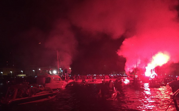 Doček zlatnih zadarskih olimpijaca Šime Fantele i Igora Marenića: Bakljada na brodovima od Vitrenjaka do Morskih orgulja. Foto: Tija Malik Doček zlatnih zadarskih olimpijaca Šime Fantele i Igora Marenića: Bakljada na brodovima od Vitrenjaka do Morskih orgulja. Foto: Tija Malik