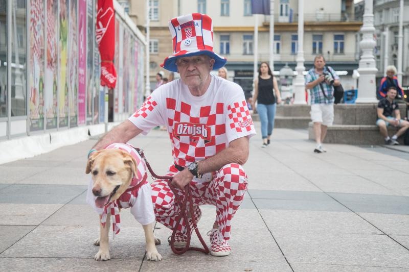 Hrvatski navijači okupirali Lens uoči utakmice s Portugalom, Photo: PIXSELL Hrvatski navijači okupirali Lens uoči utakmice s Portugalom, Photo: PIXSELL