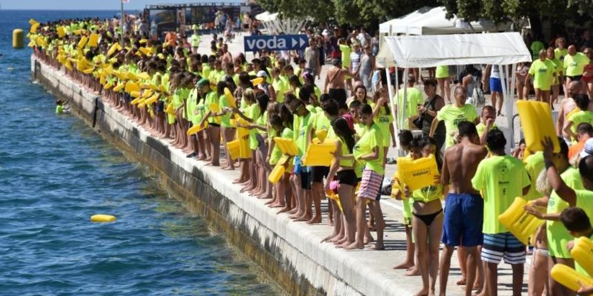 Jubilarni 10. dm Millennium Jump na zadarskoj rivi, Photo: Dino Stanin/PIXSELL Jubilarni 10. dm Millennium Jump na zadarskoj rivi, Photo: Dino Stanin/PIXSELL