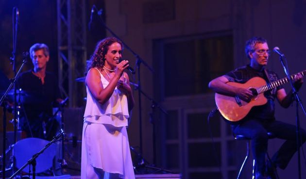 Opis  04.07.2014., Zadar – Na poljani Sime Budinica odrzan je koncert izraelske dive Noe i Love Medicine Banda. Photo: Filip Brala/PIXSELL Autor  Filip Brala/PIXSELL Ključne riječi  koncert, Noa, concert, konzert, Achinoam Nini, pjevacica, izraelska pjev