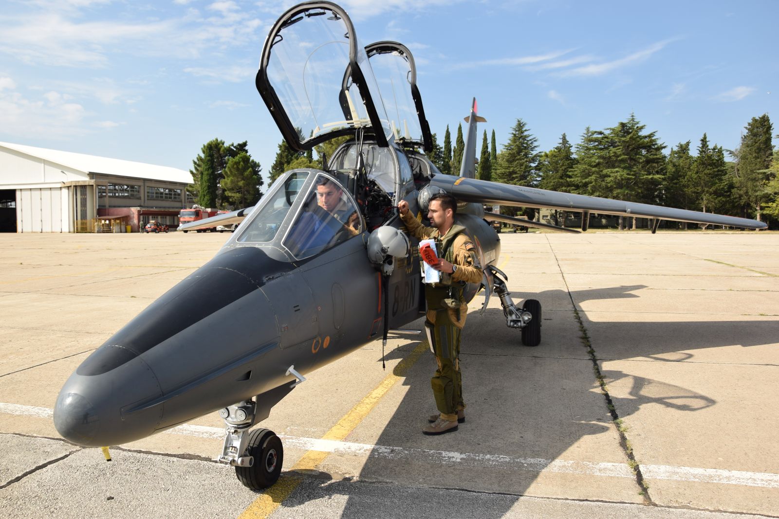 Francuski vojni avioni u vojarni “Pukovnik Mirko Vukušić”u Zemuniku Francuski vojni avioni u vojarni “Pukovnik Mirko Vukušić”u Zemuniku