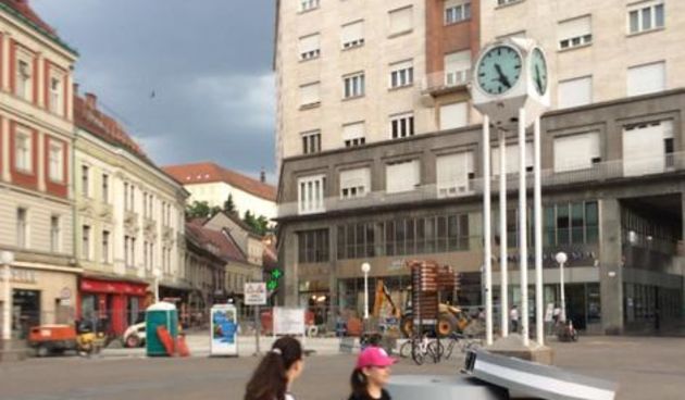 Sat, Trg bana Jelačića, Srušen sat