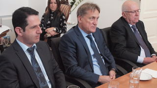 Nadbiskup Puljić primio Kalmetu i Zrilića sa suradnicima Nadbiskup Puljić primio Kalmetu i Zrilića sa suradnicima