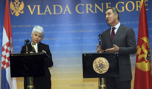 Podgorica, 220210. Premijerka Jadranka Kosor u sluzbenom posjetu Crnoj Gori sastala se sa svojim kolegom Milom Djukanovicem. Foto: CROPIX